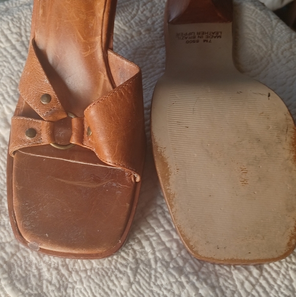 Leather BEBE opened toe stilettos - Picture 2 of 5